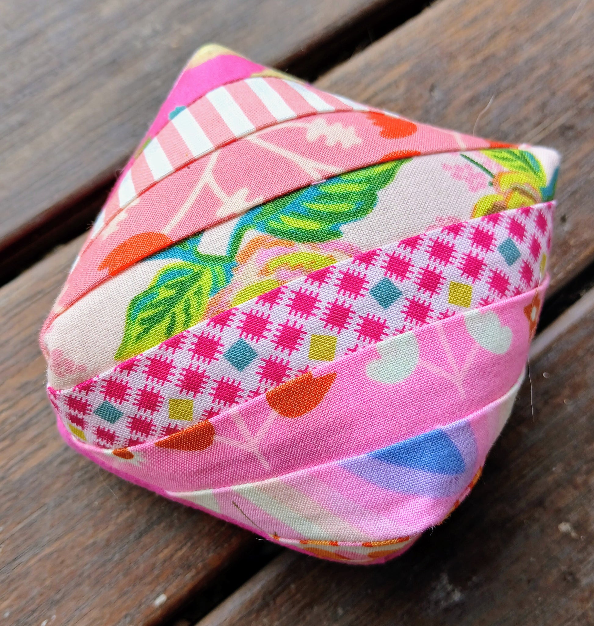 String cube pincushion