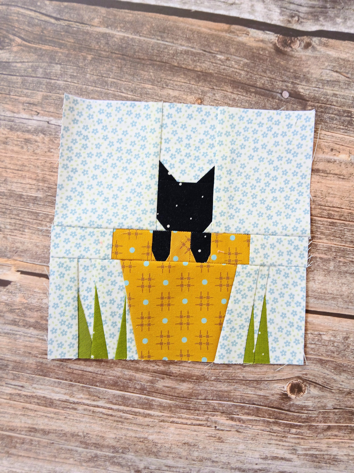 Cat in a Flowerpot Foundation Paper Piecing (FPP) Pattern