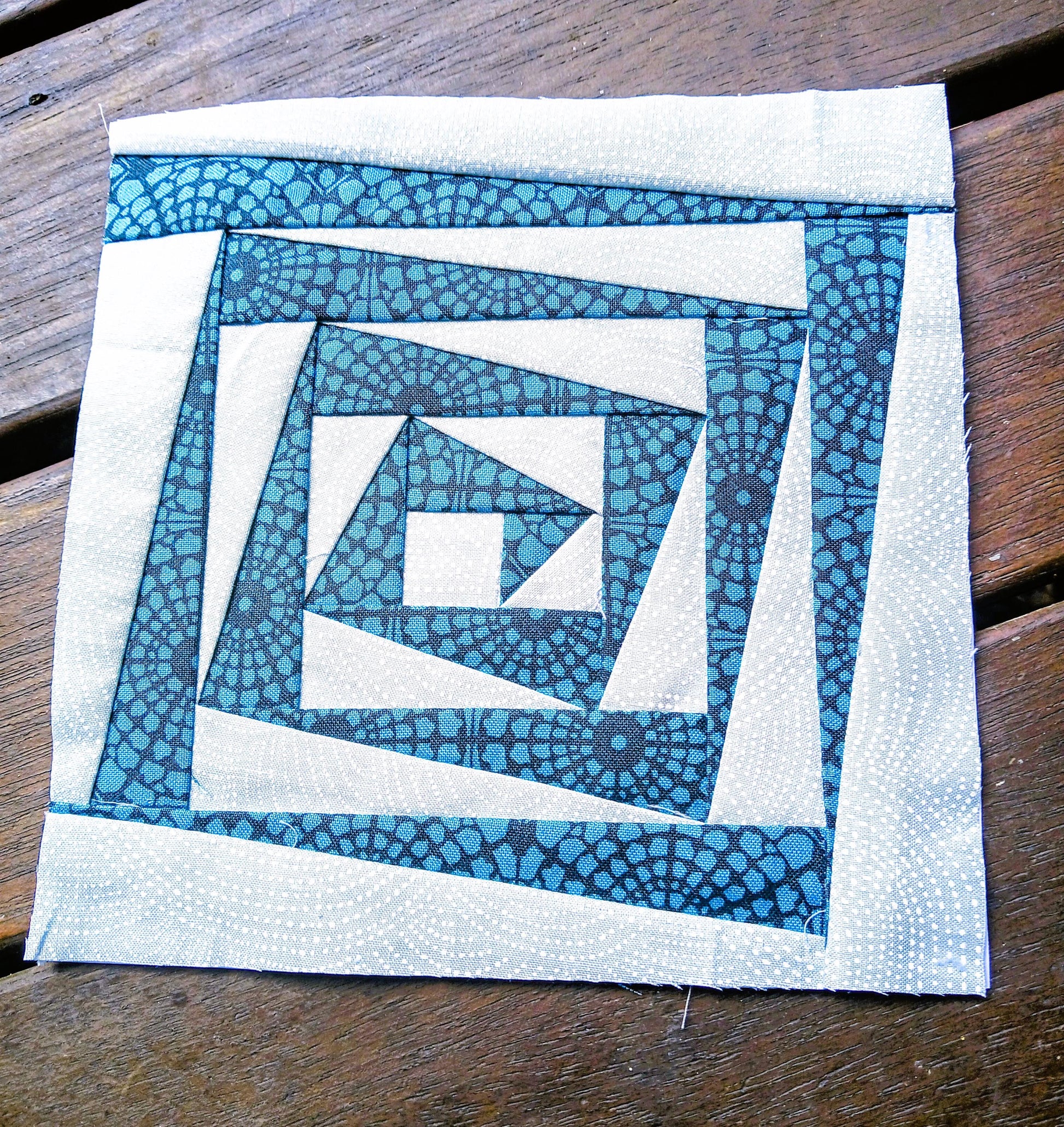 Log Cabin Spiral FPP Foundation Paper Piecing quilt block pattern Digital Download